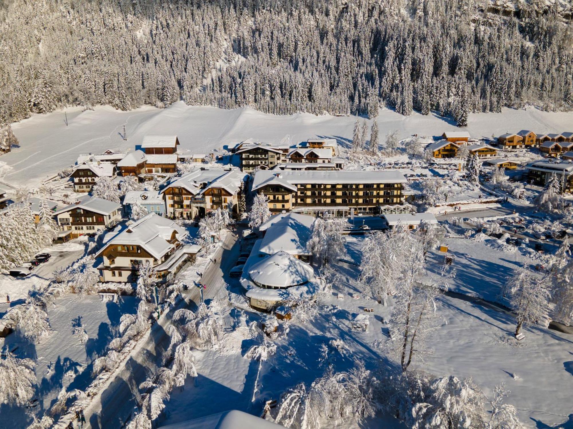 Lacus Hotel Am See Weissensee Exterior photo